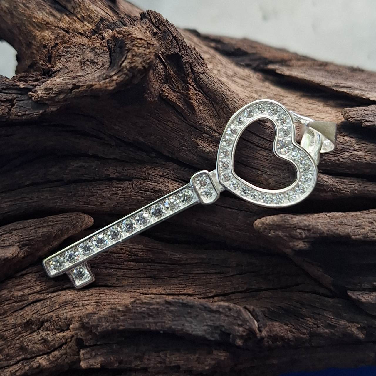 21 key pendant with cubic zirconia