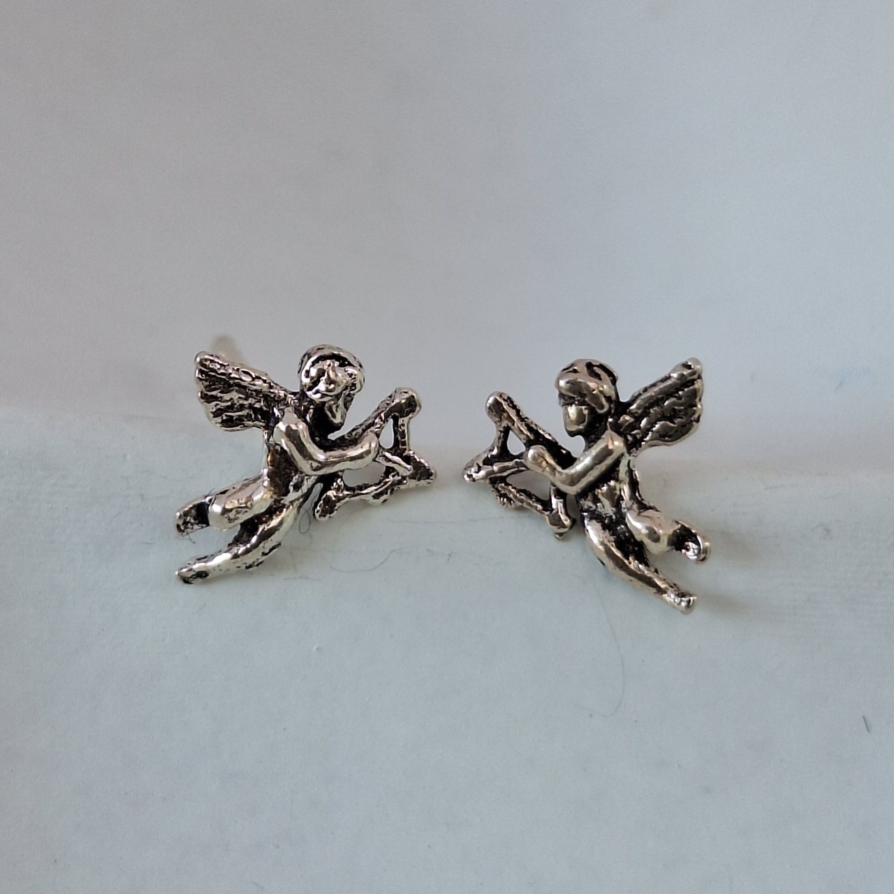 Cupid studs