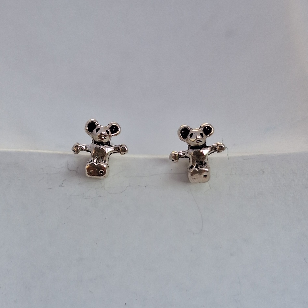 Mouse studs