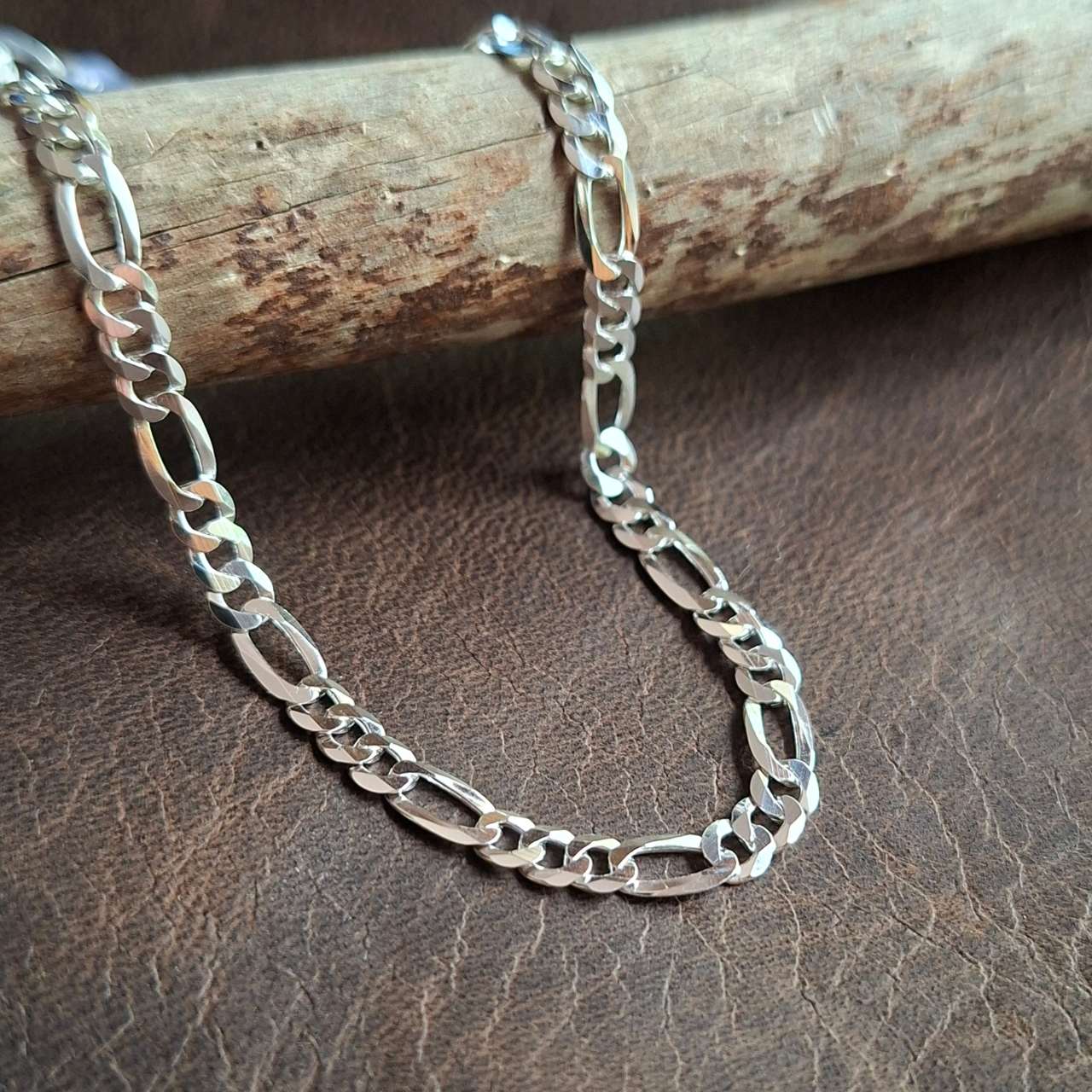 4mm figaro chain