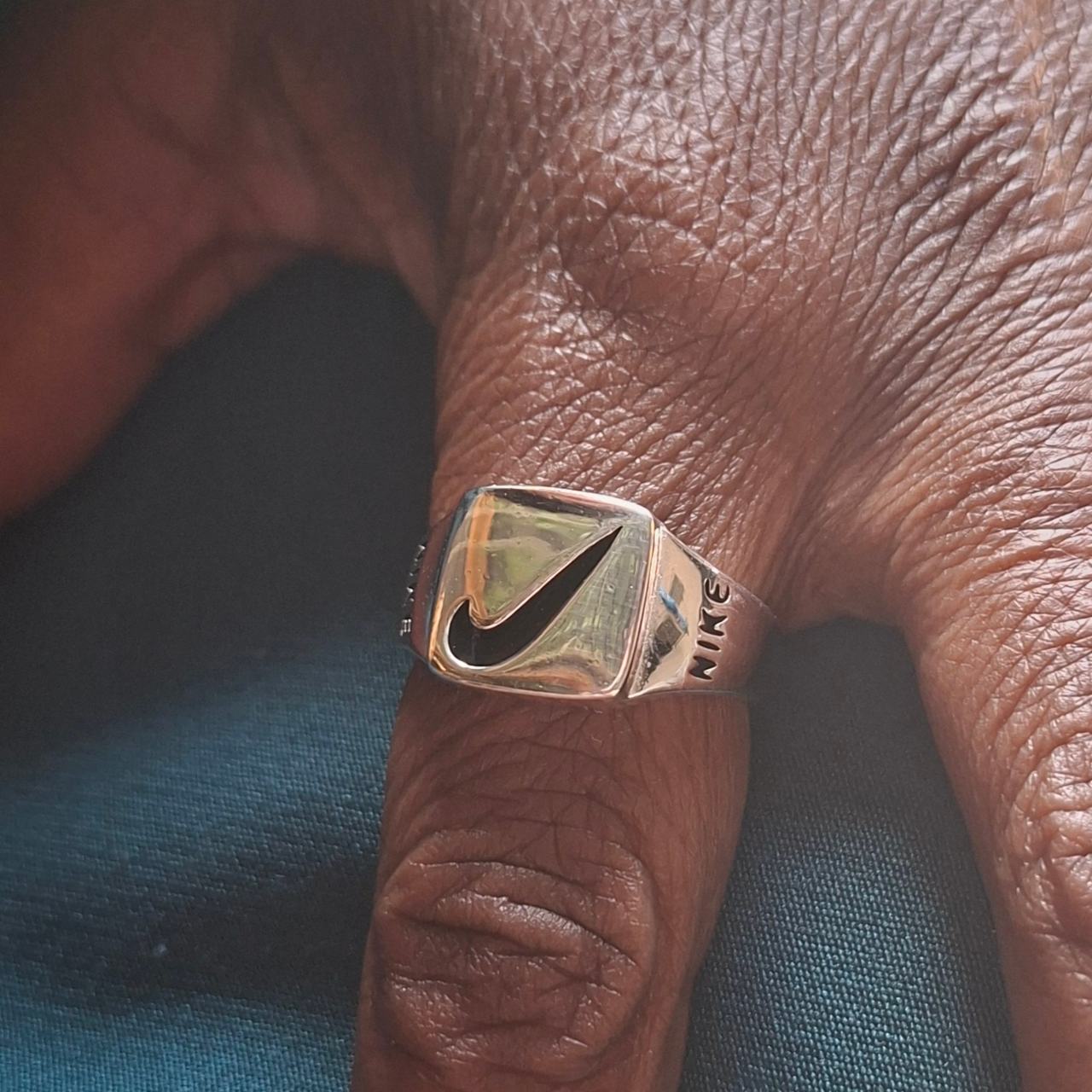 nike symbol ring square