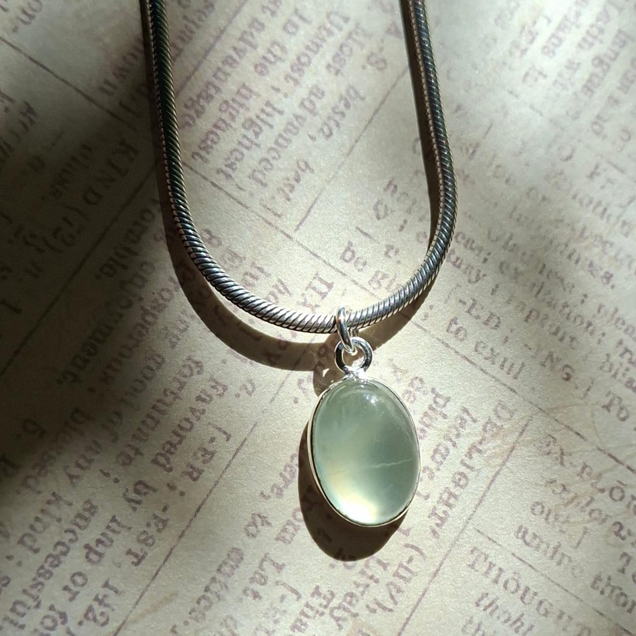 prehnite oval pendant