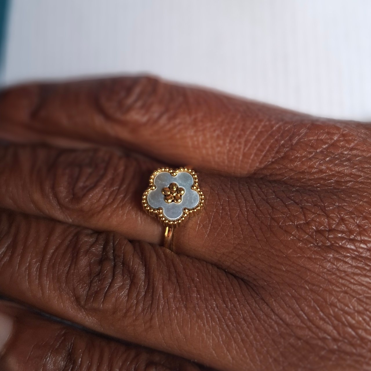 Mother of Pearl Flower Ring Gold SS - Image 3