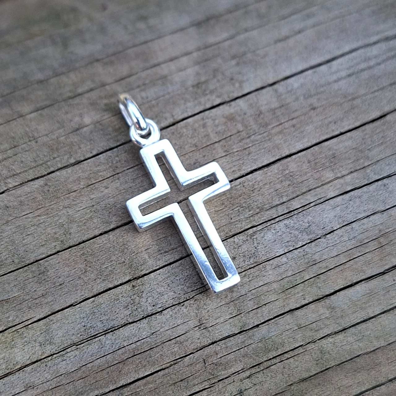 cross outline pendant