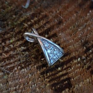 criss cross pendant with cz