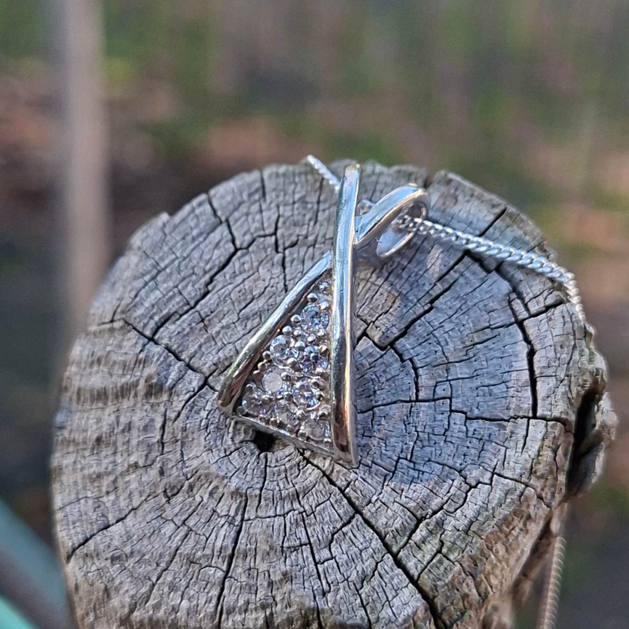 criss cross pendant with cz