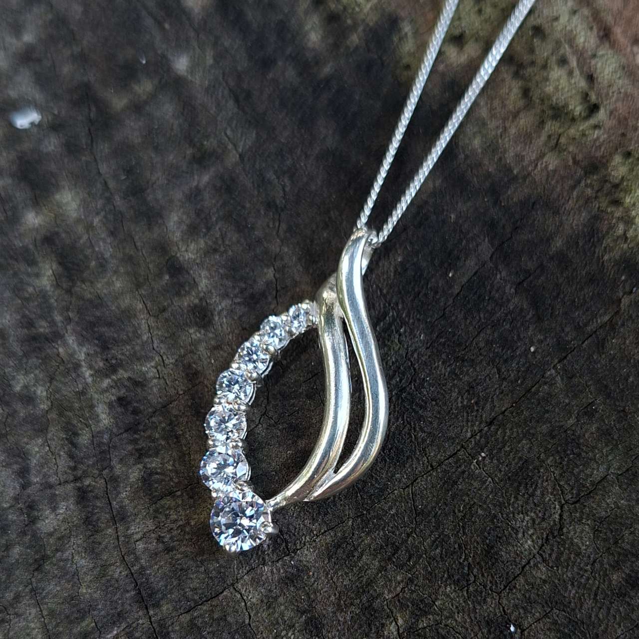 leaf shape pendant with cz